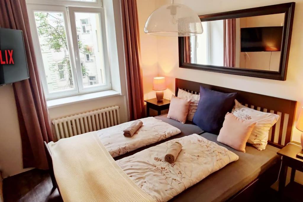 Balcony King 12 Min From Charles Bridge Apartment