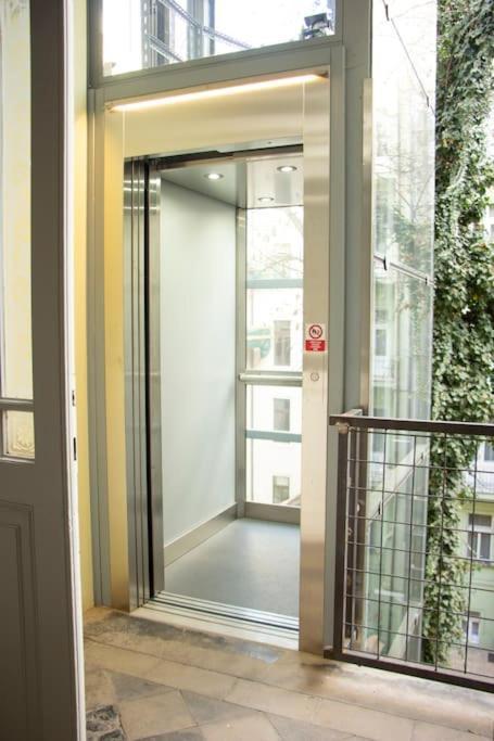 Balcony King 12 Min From Charles Bridge Apartment *