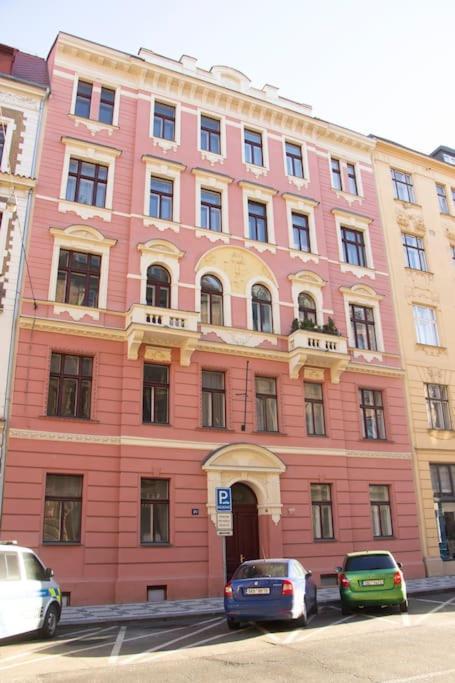Apartment Balcony King 12 Min From Charles Bridge